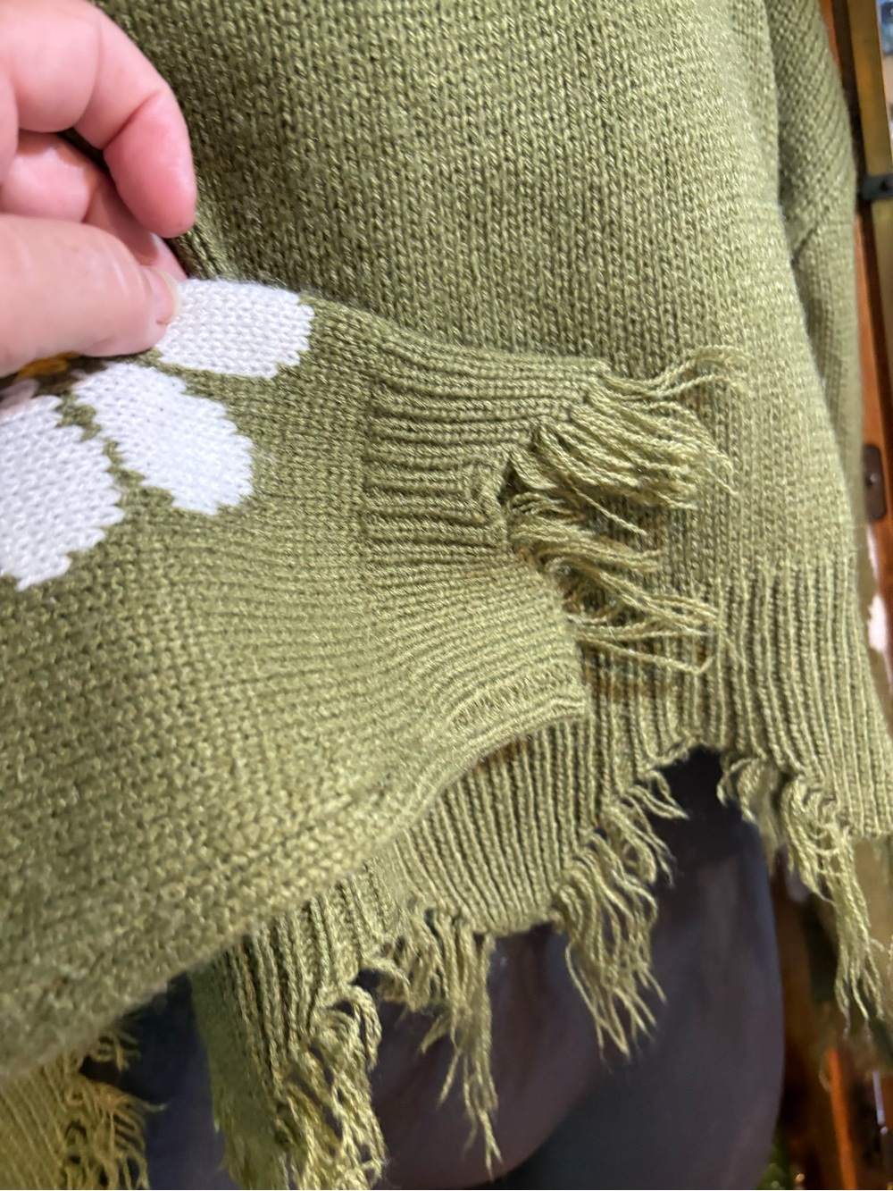 Just Polly Distressed Daisy Knit Pullover Sweater in olive green xl - Picture 3 of 9